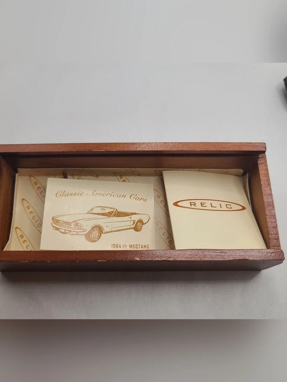 Vintage Relic 1964 1/2 Ford Mustang Wrist Watch In Collector Wooden Box - Picture 5 of 8
